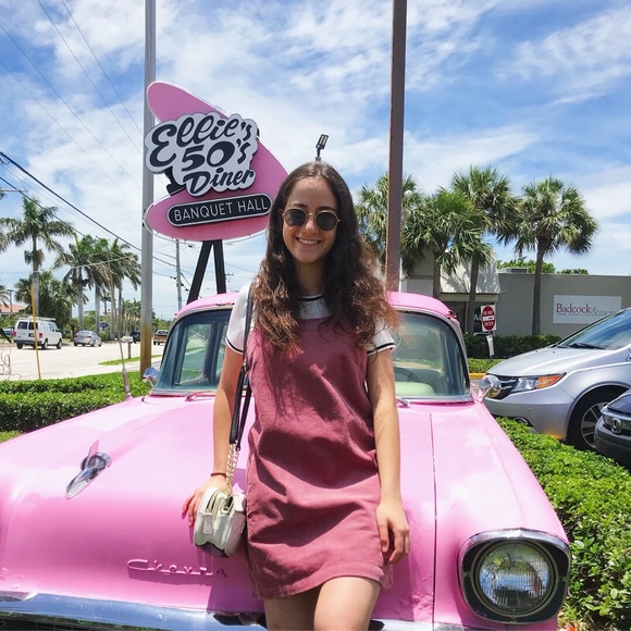 Meet your Posher, Rachel - Picture 4 of 5